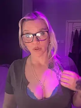 Curvy-Cleo online show from 04/12/26, 08:34