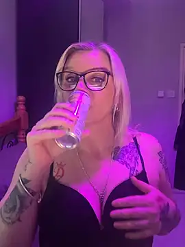 Curvy-Cleo online show from 04/17/26, 08:22