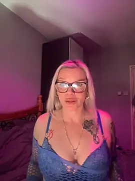 Curvy-Cleo online show from 04/11/26, 09:40