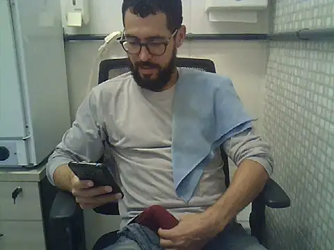 Snapshot of pdasgyn chatting on 05/07/26, 04:43 pdasgyn online show from 05/07/26, 04:43