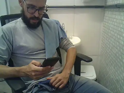 Snapshot of pdasgyn chatting on 05/27/26, 02:46 pdasgyn online show from 05/27/26, 02:46