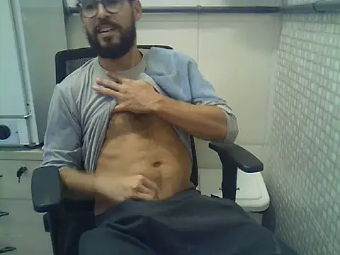Snapshot of pdasgyn chatting on 04/27/26, 04:49 pdasgyn online show from 04/27/26, 04:49