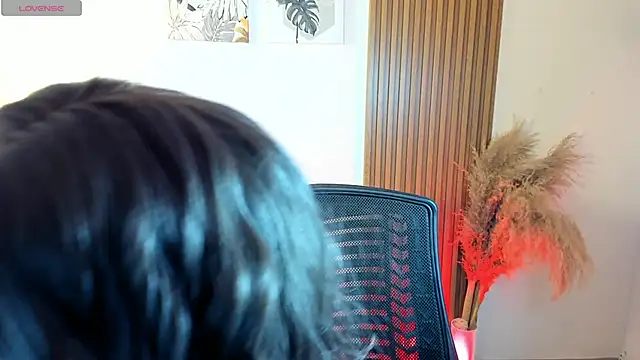 Snapshot of Milabrown_ chatting on 09/10/25, 06:18 Milabrown online show from 09/10/25, 06:18
