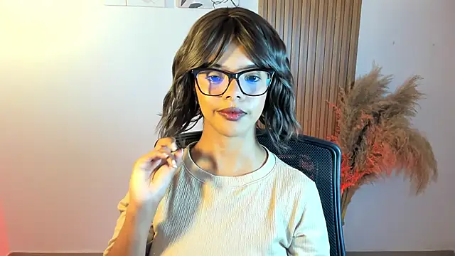 Snapshot of Milabrown_ chatting on 10/04/25, 09:05 Milabrown online show from 10/04/25, 09:05
