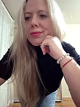 Snapshot of Irina3718 chatting on 12/04/25, 04:39 Irina3718 online show from 12/04/25, 04:39