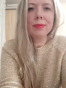 Snapshot of Irina3718 chatting on 11/12/25, 04:22 Irina3718 online show from 11/12/25, 04:22