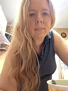 Snapshot of Irina3718 chatting on 06/03/26, 03:06 Irina3718 online show from 06/03/26, 03:06