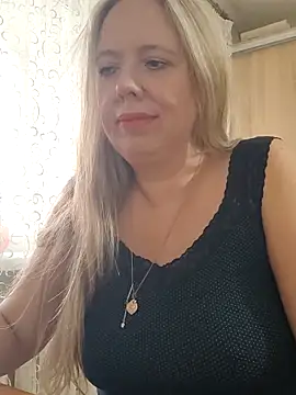 Snapshot of Irina3718 chatting on 11/10/25, 12:43 Irina3718 online show from 11/10/25, 12:43