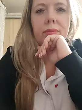 Snapshot of Irina3718 chatting on 11/13/25, 06:12 Irina3718 online show from 11/13/25, 06:12