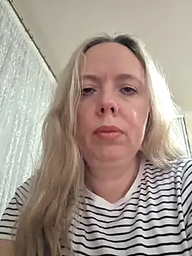 Snapshot of Irina3718 chatting on 12/17/25, 02:55 Irina3718 online show from 12/17/25, 02:55