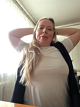 Irina3718 online show from 02/17/26, 09:06