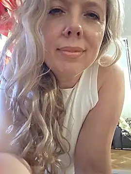 Snapshot of Irina3718 chatting on 07/08/26, 04:40 Irina3718 online show from 07/08/26, 04:40