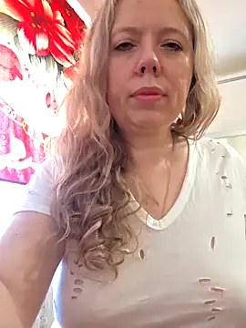 Snapshot of Irina3718 chatting on 05/16/26, 07:29 Irina3718 online show from 05/16/26, 07:29