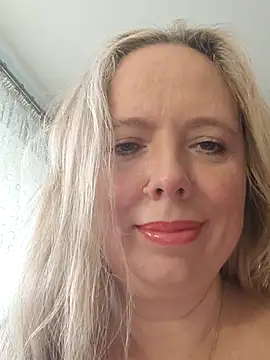 Snapshot of Irina3718 chatting on 11/17/25, 11:58 Irina3718 online show from 11/17/25, 11:58