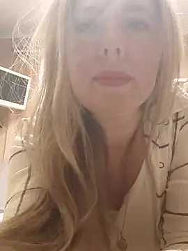 Snapshot of Irina3718 chatting on 11/06/25, 01:04 Irina3718 online show from 11/06/25, 01:04