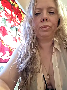 Snapshot of Irina3718 chatting on 05/04/26, 01:14 Irina3718 online show from 05/04/26, 01:14