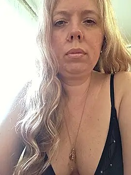 Snapshot of Irina3718 chatting on 05/25/26, 02:49 Irina3718 online show from 05/25/26, 02:49