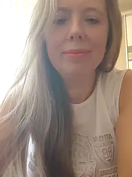 Snapshot of Irina3718 chatting on 10/31/25, 11:40 Irina3718 online show from 10/31/25, 11:40