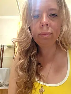 Snapshot of Irina3718 chatting on 05/19/26, 06:20 Irina3718 online show from 05/19/26, 06:20