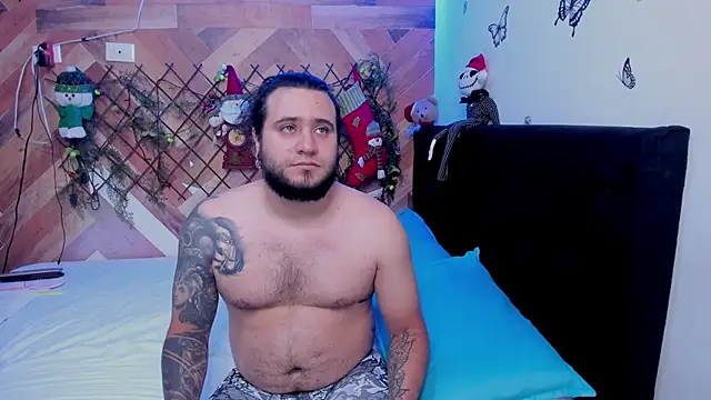 Snapshot of EmilyandChristianTattoos chatting on 12/21/25, 11:27 EmilyandChristianTattoos online show from 12/21/25, 11:27