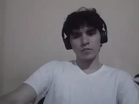 Snapshot of Visculi chatting on 12/16/25, 11:42 Visculi online show from 12/16/25, 11:42