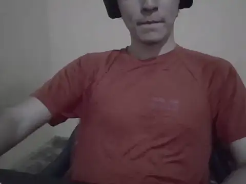 Snapshot of Visculi chatting on 12/15/25, 04:35 Visculi online show from 12/15/25, 04:35