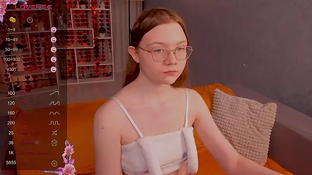 Snapshot of luv_tessa chatting on 02/13/26, 01:16 luv tessa online show from 02/13/26, 01:16