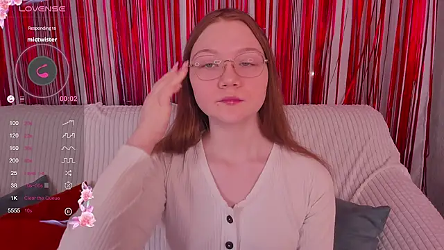 Snapshot of luv_tessa chatting on 02/15/26, 02:01 luv tessa online show from 02/15/26, 02:01