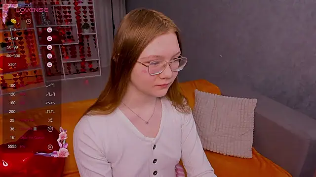 Snapshot of luv_tessa chatting on 02/18/26, 01:36 luv tessa online show from 02/18/26, 01:36