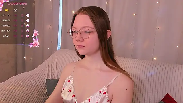 Snapshot of luv_tessa chatting on 02/25/26, 01:28 luv tessa online show from 02/25/26, 01:28