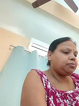 Snapshot of Arohi35 chatting on 05/05/26, 02:03 Arohi35 online show from 05/05/26, 02:03