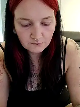 Snapshot of TiffiChantiT2 chatting on 06/17/26, 05:01 TiffiChantiT2 online show from 06/17/26, 05:01
