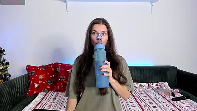 Eva McCoy online show from 12/15/25, 09:48