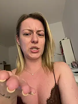 AnnastasiaMills online show from 04/19/26, 08:44