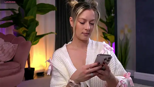 AnnastasiaMills online show from 11/15/25, 08:46