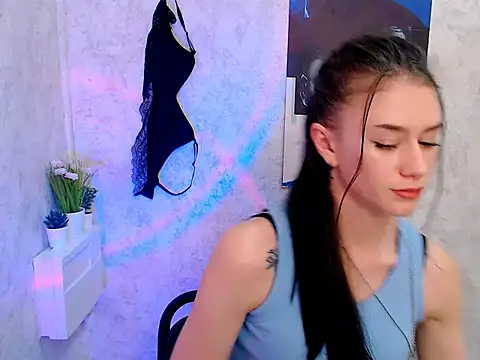 LanaTey online show from 12/14/25, 10:04