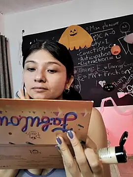 Guadalupe Lopez online show from 10/31/25, 10:34