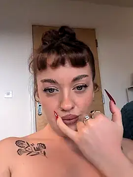 Snapshot of Petite_Juicy_Olive chatting on 05/14/26, 12:46 Petite Juicy Olive online show from 05/14/26, 12:46