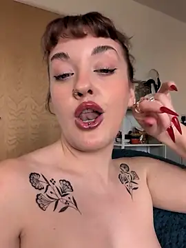 Snapshot of Petite_Juicy_Olive chatting on 05/15/26, 10:02 Petite Juicy Olive online show from 05/15/26, 10:02