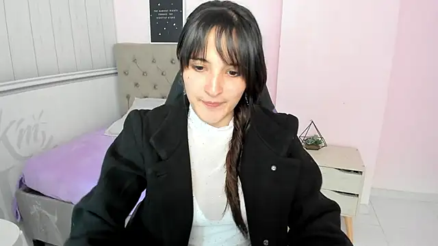 Tania Duque online show from 10/18/25, 02:19