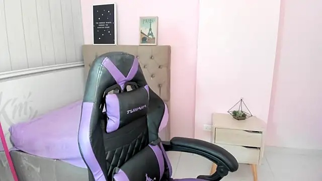 Tania Duque online show from 11/29/25, 03:01