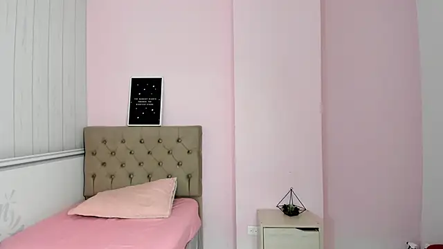 Tania Duque online show from 11/24/25, 01:33