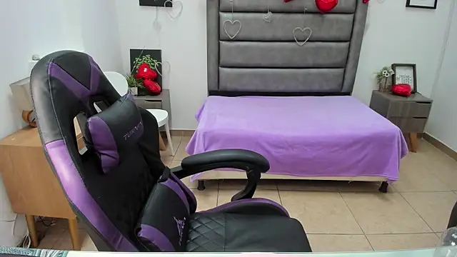 Tania Duque online show from 04/07/26, 02:08