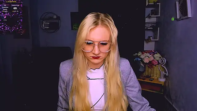 madam uliis online show from 12/22/25, 01:55