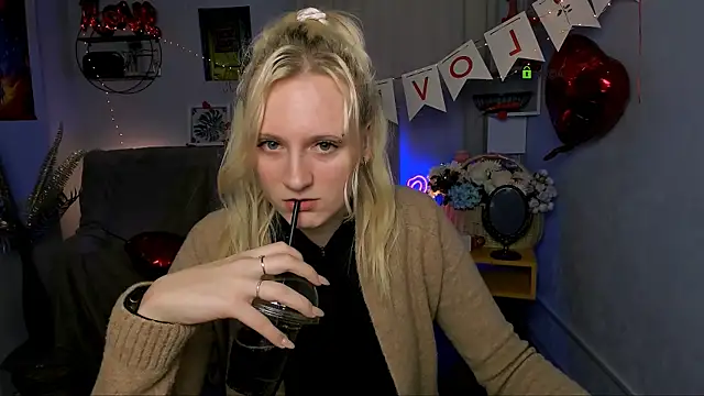 Snapshot of madam_uliis chatting on 02/18/26, 05:42 madam uliis online show from 02/18/26, 05:42