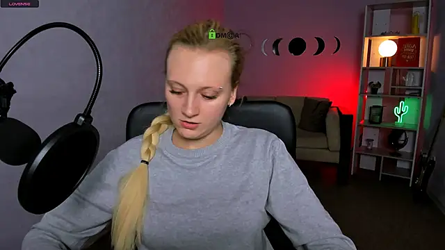 Snapshot of madam_uliis chatting on 11/29/25, 12:38 madam uliis online show from 11/29/25, 12:38