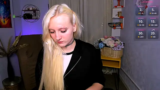 Snapshot of madam_uliis chatting on 04/09/26, 04:35 madam uliis online show from 04/09/26, 04:35