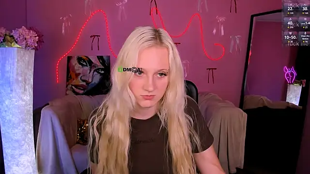 Snapshot of madam_uliis chatting on 04/14/26, 09:47 madam uliis online show from 04/14/26, 09:47