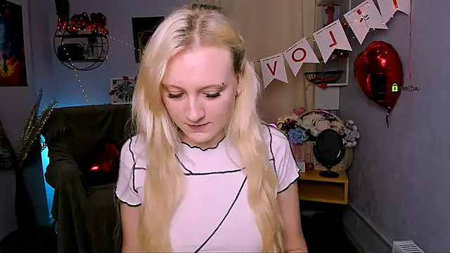 Snapshot of madam_uliis chatting on 02/16/26, 10:36 madam uliis online show from 02/16/26, 10:36