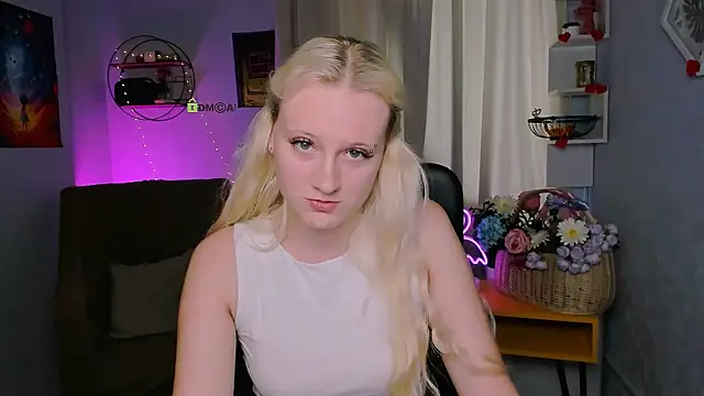 Snapshot of madam_uliis chatting on 07/10/26, 08:47 madam uliis online show from 07/10/26, 08:47